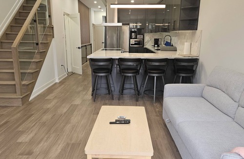 Old East York House | New and cozy modern house near transit, parks, restaurants, shops, quiet street!