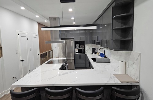 Old East York House | New and cozy modern house near transit, parks, restaurants, shops, quiet street!