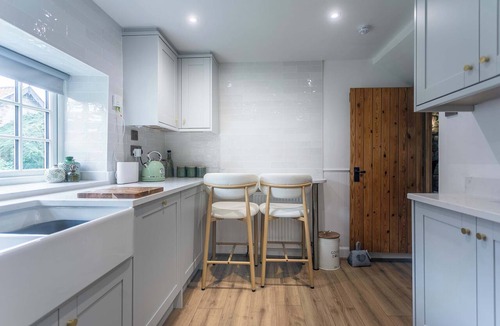 Knaresborough House | NEW! Cosy Stone Cottage With Free Parking & Wifi