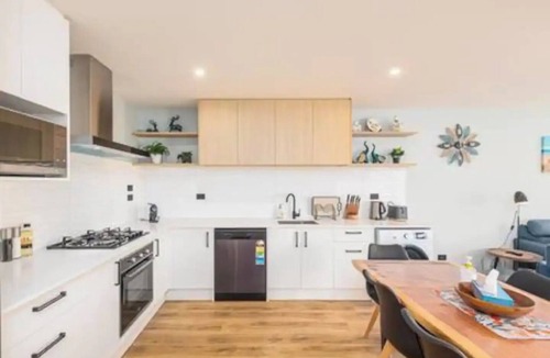 Tekapo Apartment | New, family friendly warm/3bedroom3bathroom/kingbed, mountain view/unitB