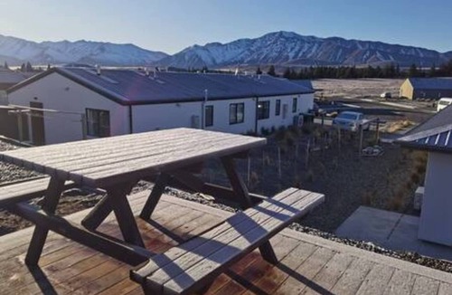 Tekapo Apartment | New, family friendly warm/3bedroom3bathroom/kingbed, mountain view/unitB