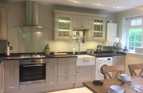 Burley Cottage | New Forest Cottage, village location, perfect for beaches & attractions