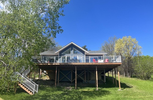 Falcon Lake Cottage | New lake front cottage on Muriel Lake near the Winnipeg River, Kenora, ON.