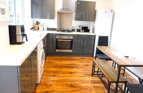 East Kilbride House | NEW - Large Fully Renovated House in East Kilbride