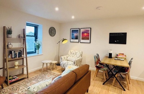 Ballycastle Apartment | New listing* Modern 2-bed apt in centre of Ballycastle, beach less than a mile