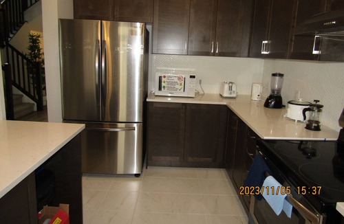 Ottawa Division House | New Modern & Classy 4BD/3.5 Bath Townhome|SelfCheck-In+Parking & Kitchen-Kanata