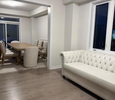 Paris House | New Modern Luxury by the River in Paris Ontario, 5BR, 7 beds