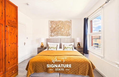 Luton Apartment | NEW Ridgway Home By Signature Stays - Central - FREE Parking