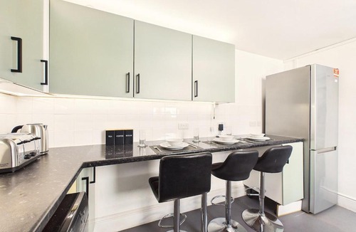 Luton Apartment | NEW Ridgway Home By Signature Stays - Central - FREE Parking