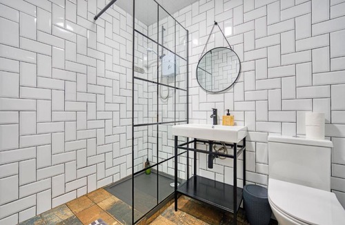 Finnieston Apartment | New Slick Finnieston Pad w/Free Parking