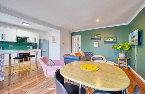 Finnieston Apartment | New Slick Finnieston Pad w/Free Parking