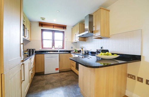 St Wenn Cottage | New with special offers-Sunflower Cottage, sleeps 6 + dogs + use of facilities n