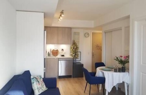 Rosedale Condo | New Yorkville Condo Great Location + Gym and Pool!