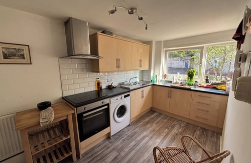Trinity Apartment | Newhaven apartment with balcony
