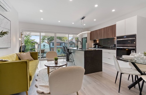Leslieville Apartment | Newly Built & Professionally Designed Modern Sleek Executive Suite - Leslieville