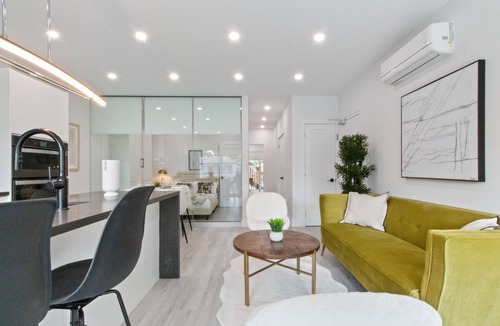 Leslieville Apartment | Newly Built & Professionally Designed Modern Sleek Executive Suite - Leslieville