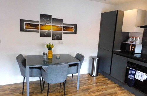Hamilton Apartment | Newly refurbished 1 bed Apt in Hamilton Close to station and local amenities
