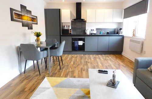 Hamilton Apartment | Newly refurbished 1 bed Apt in Hamilton Close to station and local amenities