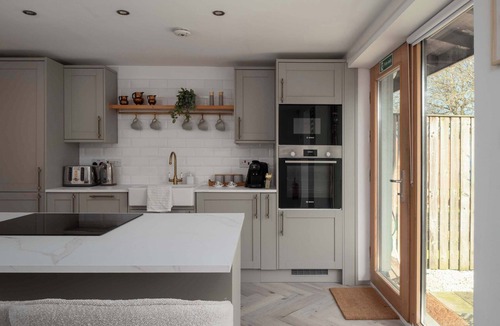 North West House | Newly Renovated 3 Bedroom Modern House