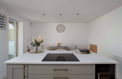North West House | Newly Renovated 3 Bedroom Modern House