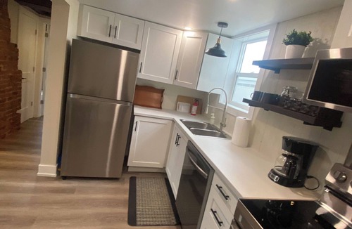 Beamsville House | Newly renovated, 3 bedroom with ensuites, in vineyard farm house. Spacious.