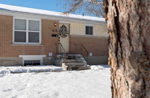 Amherstview House | Newly Renovated 3BR in Kingston’s Desirable West End | The Yellow Door Retreat