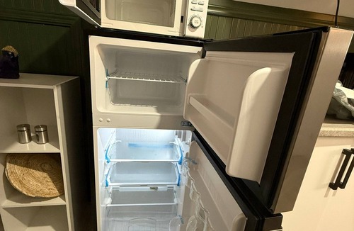 London Apartment | Newly Renovated Loft Prime Location Free Parking & Washer/Dryer