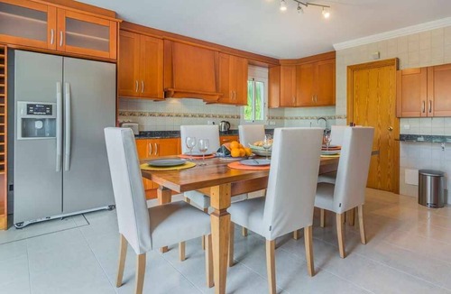 Les Palmeres House | Newly revamped villa walking distance to beaches, mountains and pinewalk