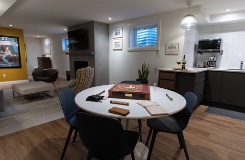 St. Catharines House | Niagara Getaway for up to 4 with Breakfast!