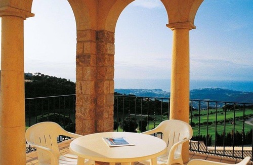 Castell-Platja d'Aro Apartment | Nice apartment for 4 people with WIFI, pool, TV and terrace