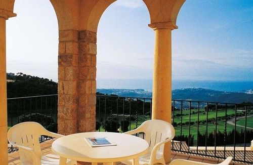 Castell-Platja d'Aro Apartment | Nice apartment for 4 guests with pool, WIFI, TV and terrace