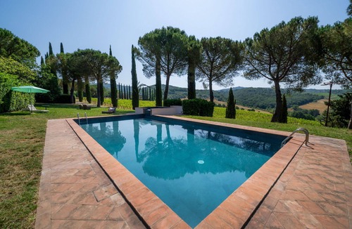 San Pietro in Bossolo Villa | Nice apartment in villa for 6 people with WIFI, pool and TV, close to Greve In Chianti