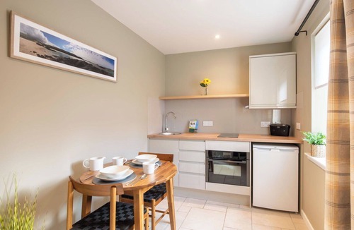 Drumnadrochit Apartment | Nice apartment for 2 guests with WIFI, TV and patio