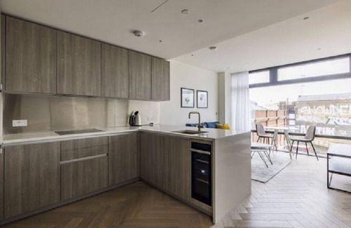 Bishopsgate Apartment | Nice apartment for 2 people with WIFI, pool and TV