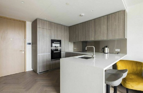 Bishopsgate Apartment | Nice apartment for 2 people with WIFI, pool and TV