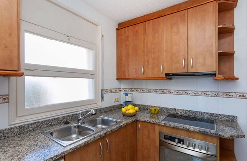 L'Escala Apartment | Nice apartment for 4 guests with A/C, WIFI, TV and balcony