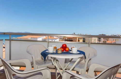 L'Escala Apartment | Nice apartment for 4 guests with A/C, WIFI, TV and balcony