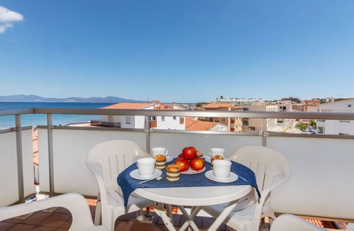 L'Escala Apartment | Nice apartment for 4 guests with A/C, WIFI, TV and balcony