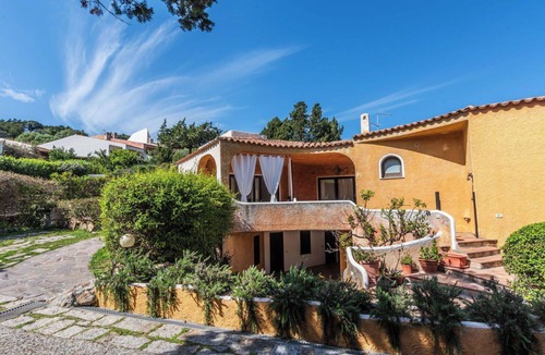 Punta Sardegna Apartment | Nice apartment for 5 guests with WIFI, A/C, TV, patio and pets allowed