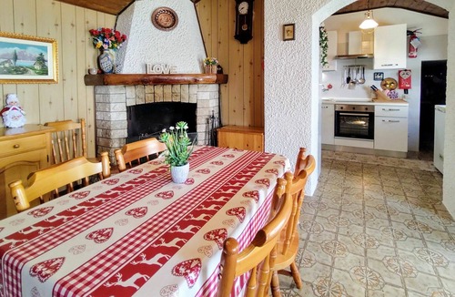 Peglio Apartment | Nice apartment for 7 guests with WIFI, TV, patio and pets allowed
