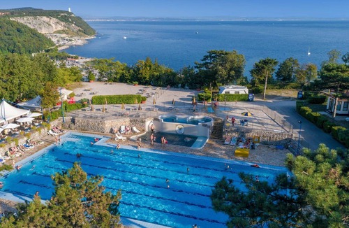 Sistiana House | Nice apartment in villa for 4 people with A/C, WIFI, pool, TV and terrace