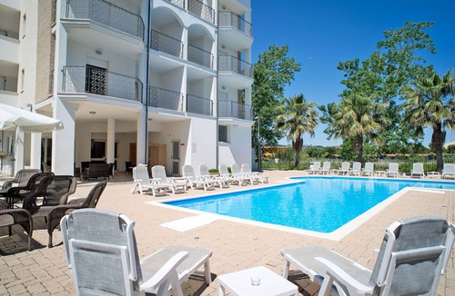 Tortoreto Lido Apartment | Nice apartment for 6 people with A/C, WIFI, pool, TV, terrace and pets allowed