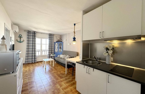 L'Escala Apartment | Nice apartment with communal pool in the port area