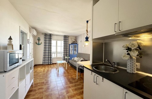 L'Escala Apartment | Nice apartment with communal pool in the port area