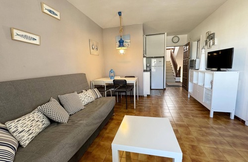 L'Escala Apartment | Nice apartment with communal pool in the port area