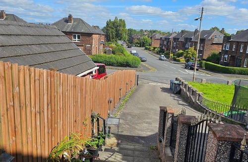 Glasgow House | Nice House in a Quite Neighbourhood Close to Parks and a Short Drive to Town
