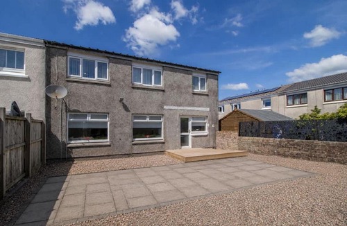 Kilmarnock House | Niven Nook - 3 Bedroom House, Kilmarnock