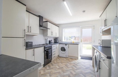 Kilmarnock House | Niven Nook - 3 Bedroom House, Kilmarnock