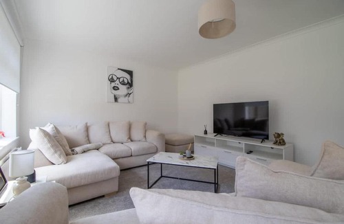 Kilmarnock House | Niven Nook - 3 Bedroom House, Kilmarnock
