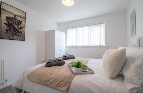 Kilmarnock House | Niven Nook - 3 Bedroom House, Kilmarnock